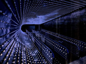 蓝色情绪 光、错觉与抽象艺术在墙纸技术开发中的融合